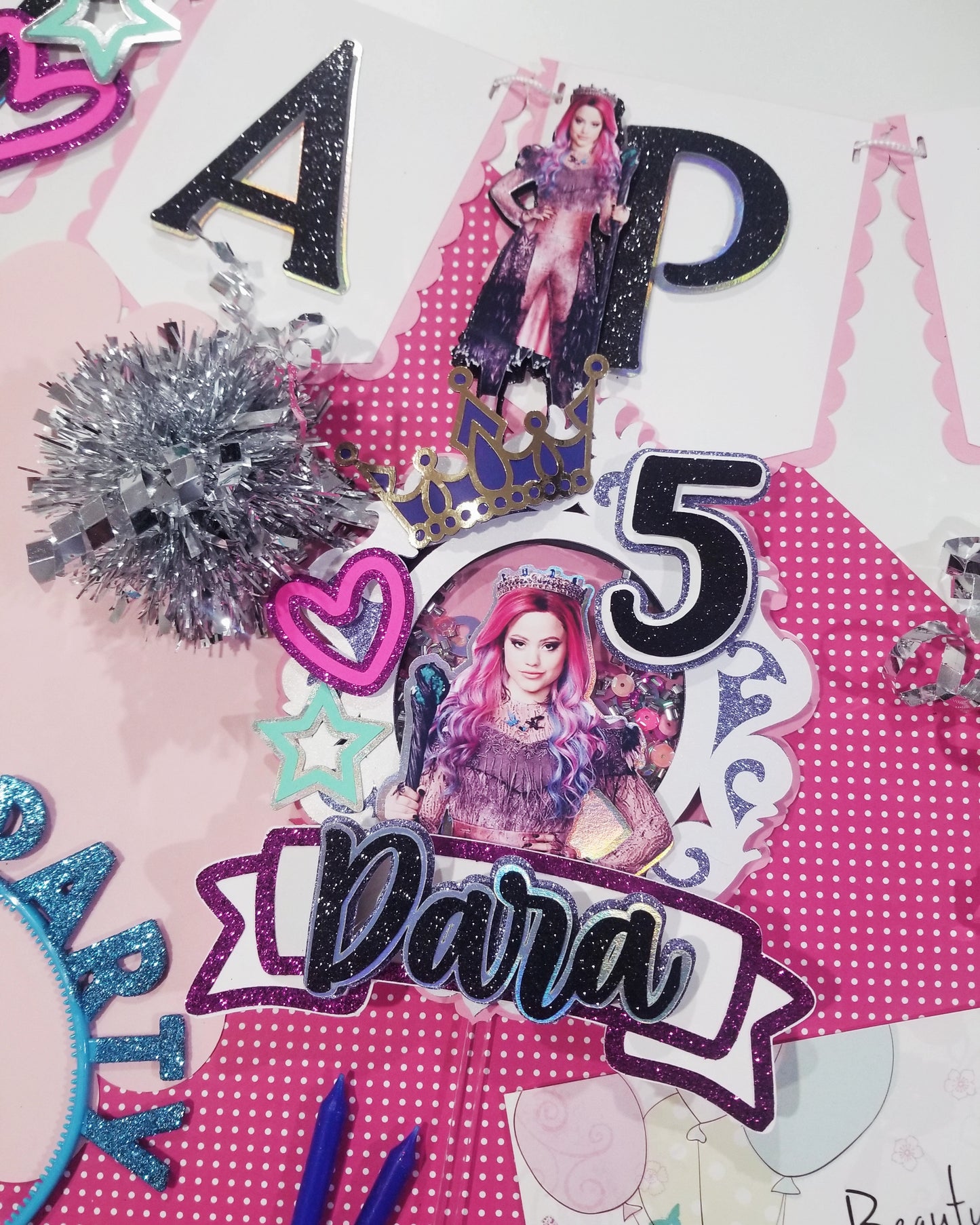 Cake topper with Happy birthday banner, descendants 3 banner, Audrey, Uma, Mal, Evie, Carlos, Jay, customizable
