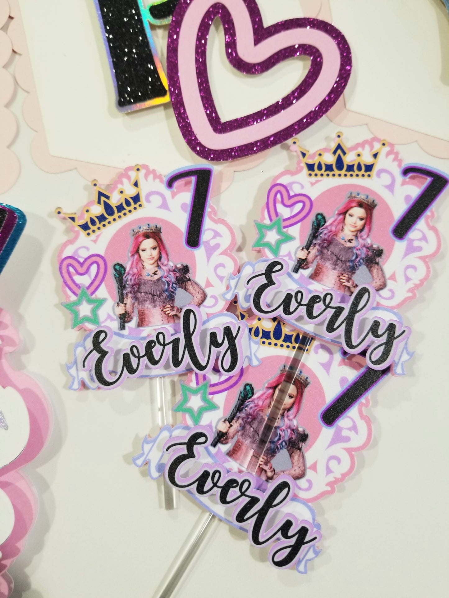 Cake topper with Happy birthday banner, descendants 3 banner, Audrey, Uma, Mal, Evie, Carlos, Jay, customizable