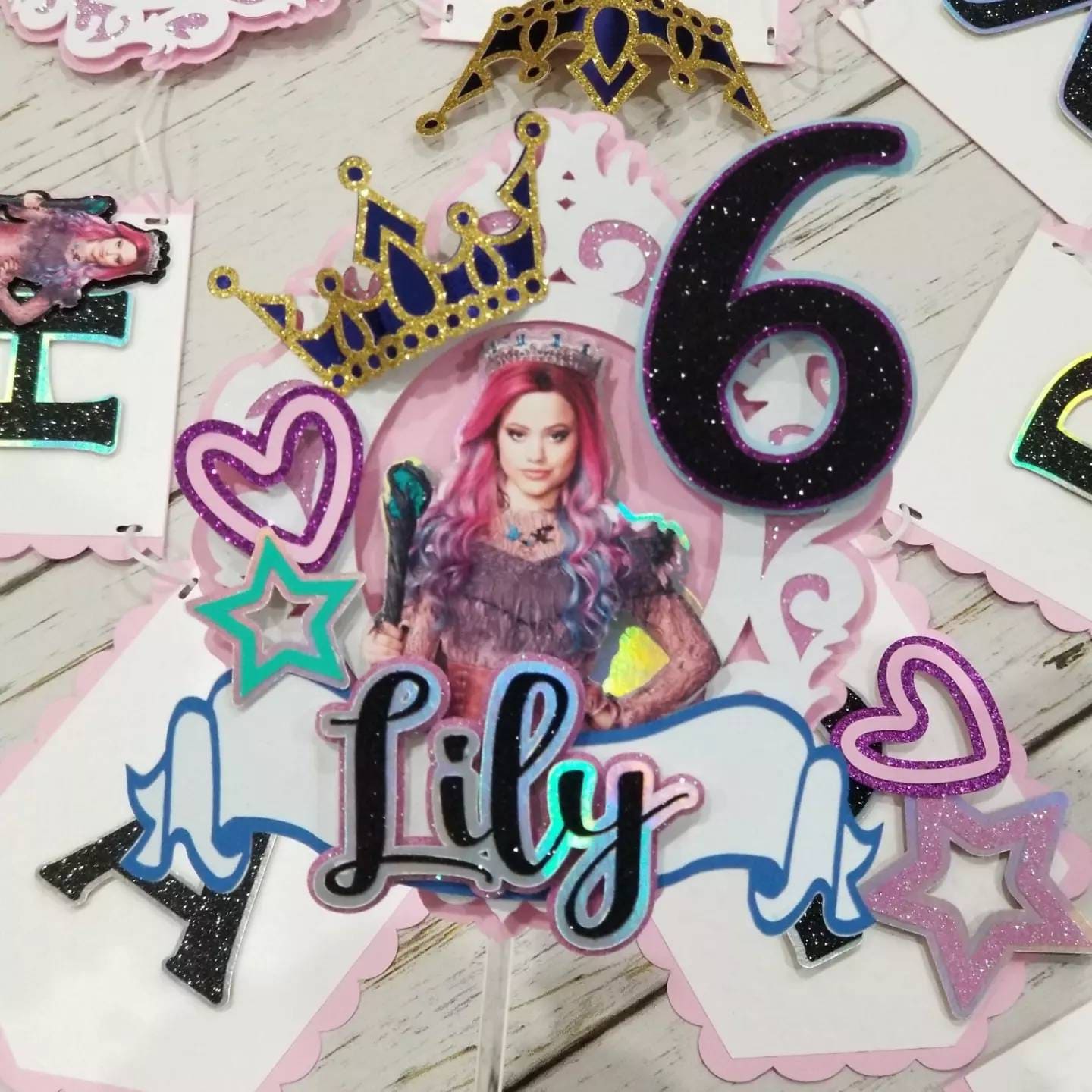 Cake topper with Happy birthday banner, descendants 3 banner, Audrey, Uma, Mal, Evie, Carlos, Jay, customizable